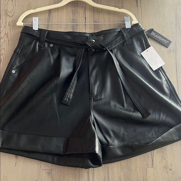 NWT Blank NYC Vegan Leather Tailored High Rise Short in Lonestar Black Size 31 - Picture 4 of 12